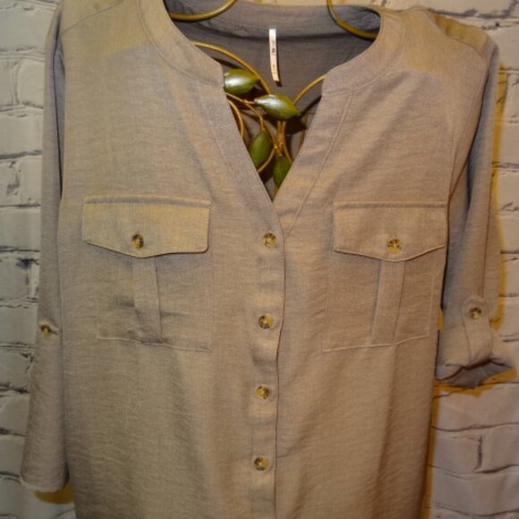 NWT. 3rd & Malt Tan/Brown 3 Quarter Sleeve Button Down Blouse - Picture 3 of 6